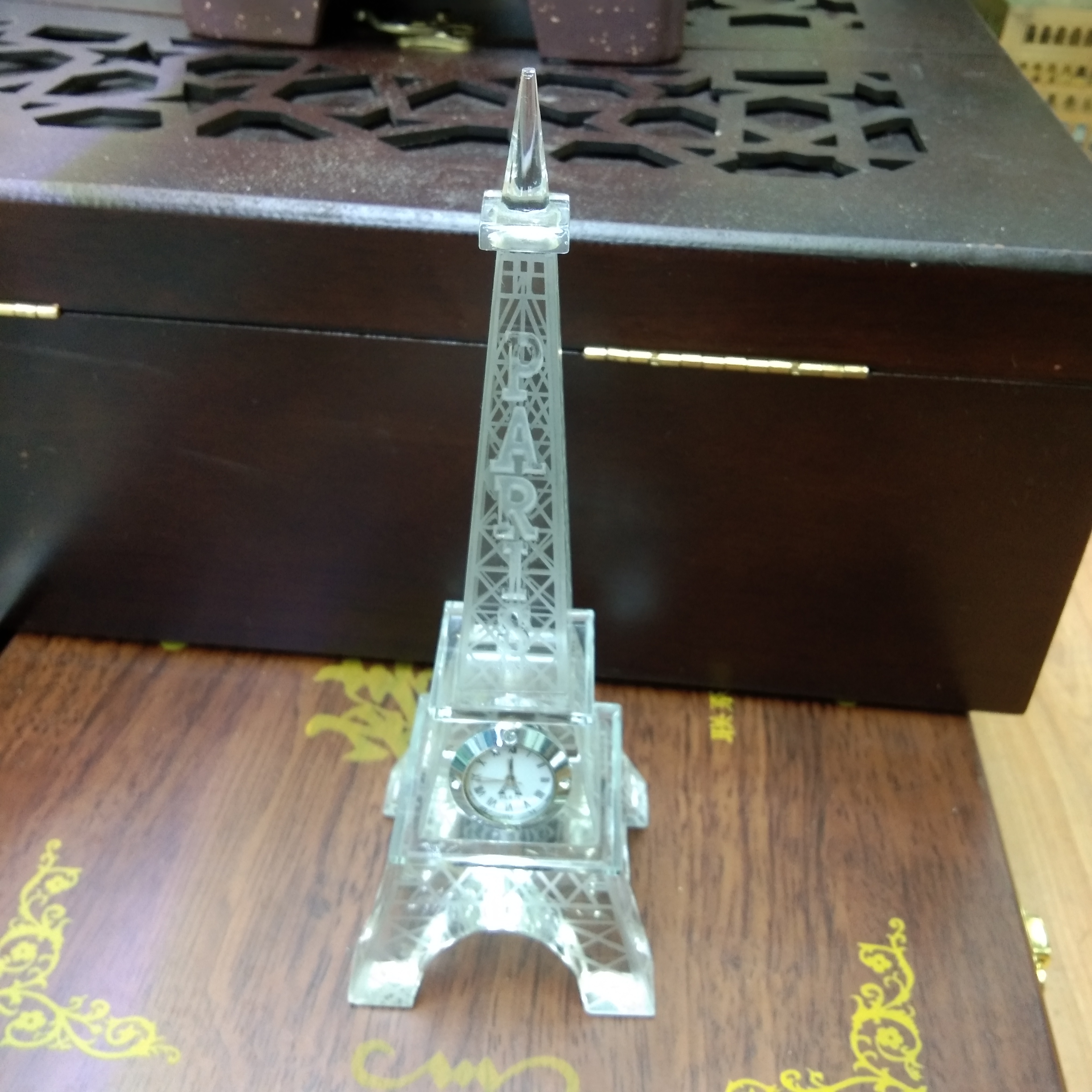 水晶工艺品透明白色金字塔摆件批发