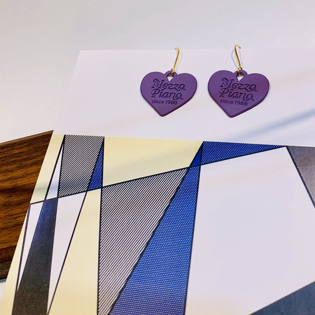 A fresh and stylish Korean-style purple heart-shaped earrings with copper pieces and baked lacquer, slimming, sweet and cute earrings for girls details Picture