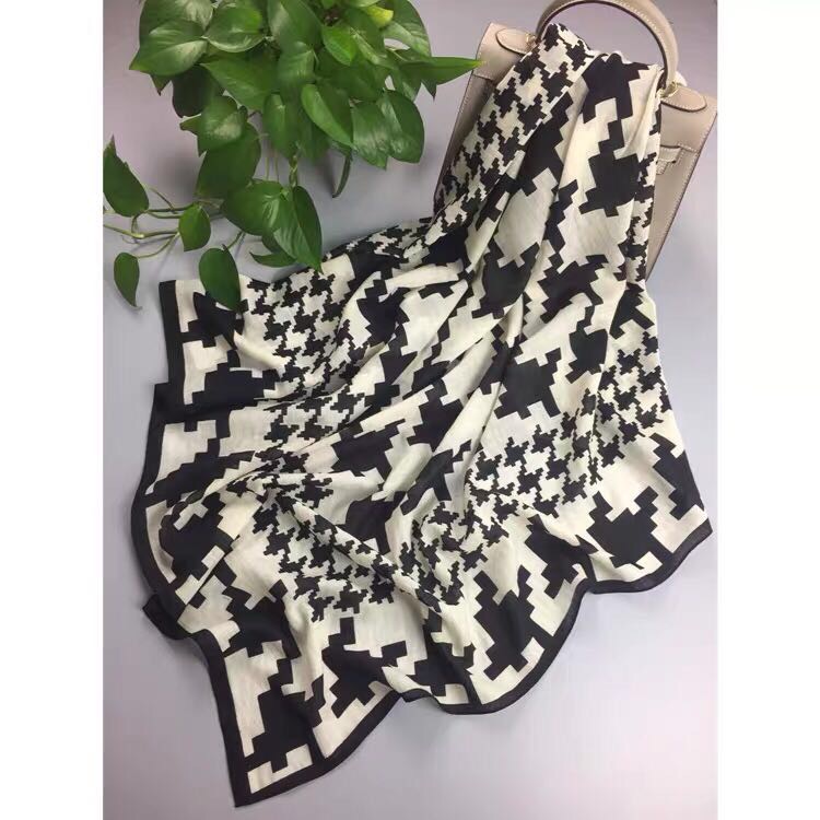 Autumn And Winter New Korean Classic Thousand-Bird Print Wool Square Scarf Shawl details Picture