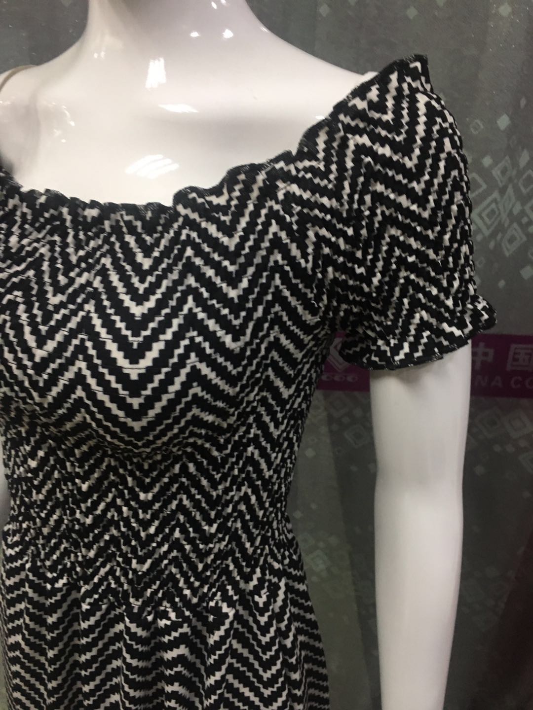 A new and fashionable short-sleeved one-shoulder dress for foreign trade Specification image