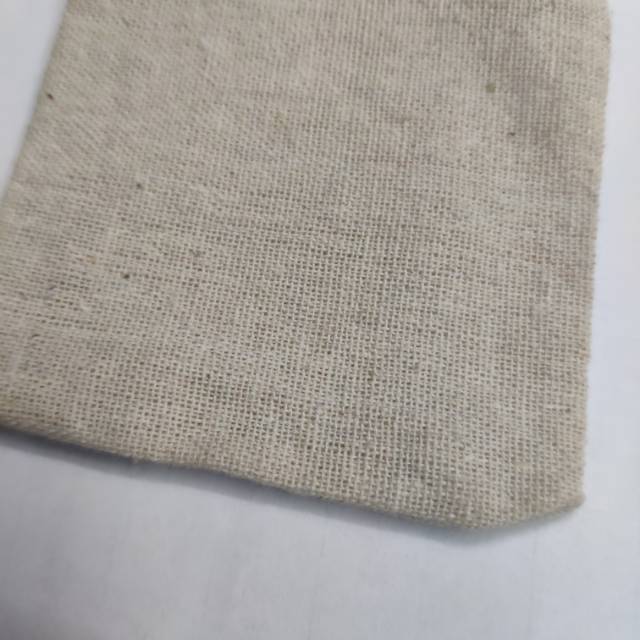 ويتم سحب الجواهر الجاهزة من أكياس الحلي Specification image