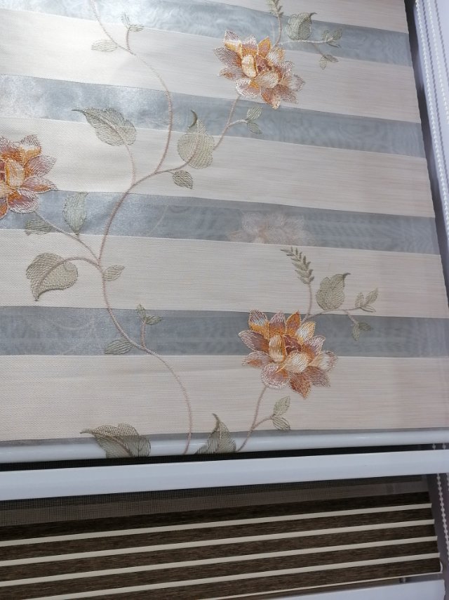 Embroidered soft gauze curtains for shading, hand-pulled lifting and roll-up waterproof curtains for offices, bathrooms, kitchens and bedrooms details Picture