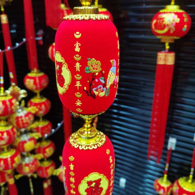 Medium-sized winter melon red lantern, velvet printed foam ball tassels, festive wedding and festival supplies for moving into a new home Specification image