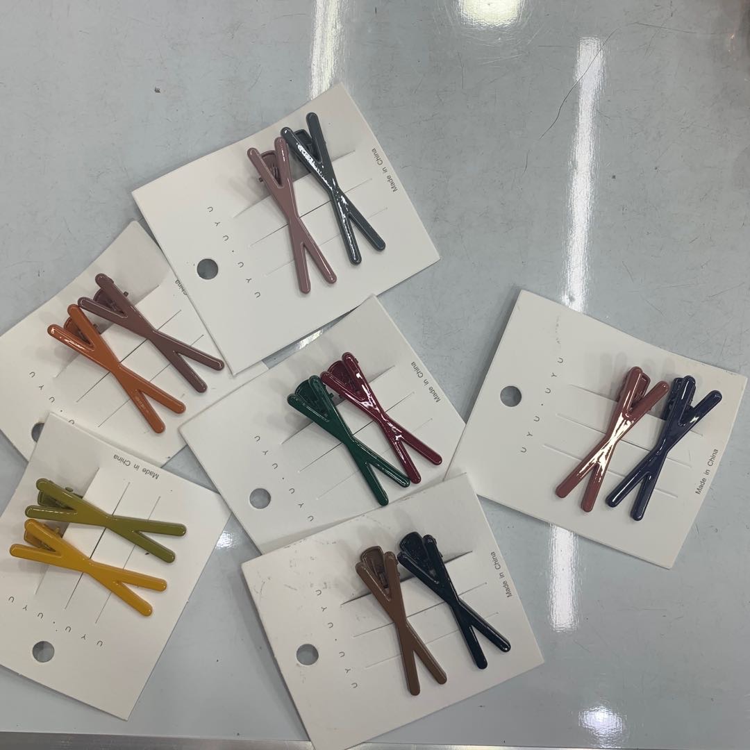 New versatile candy-colored X-shaped duckbill clip and sweet color-blocking fringe clip