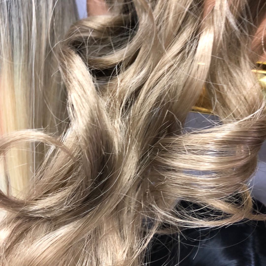 Natural full head set, new style with real human hair strands, realistic silver big waves Specification image