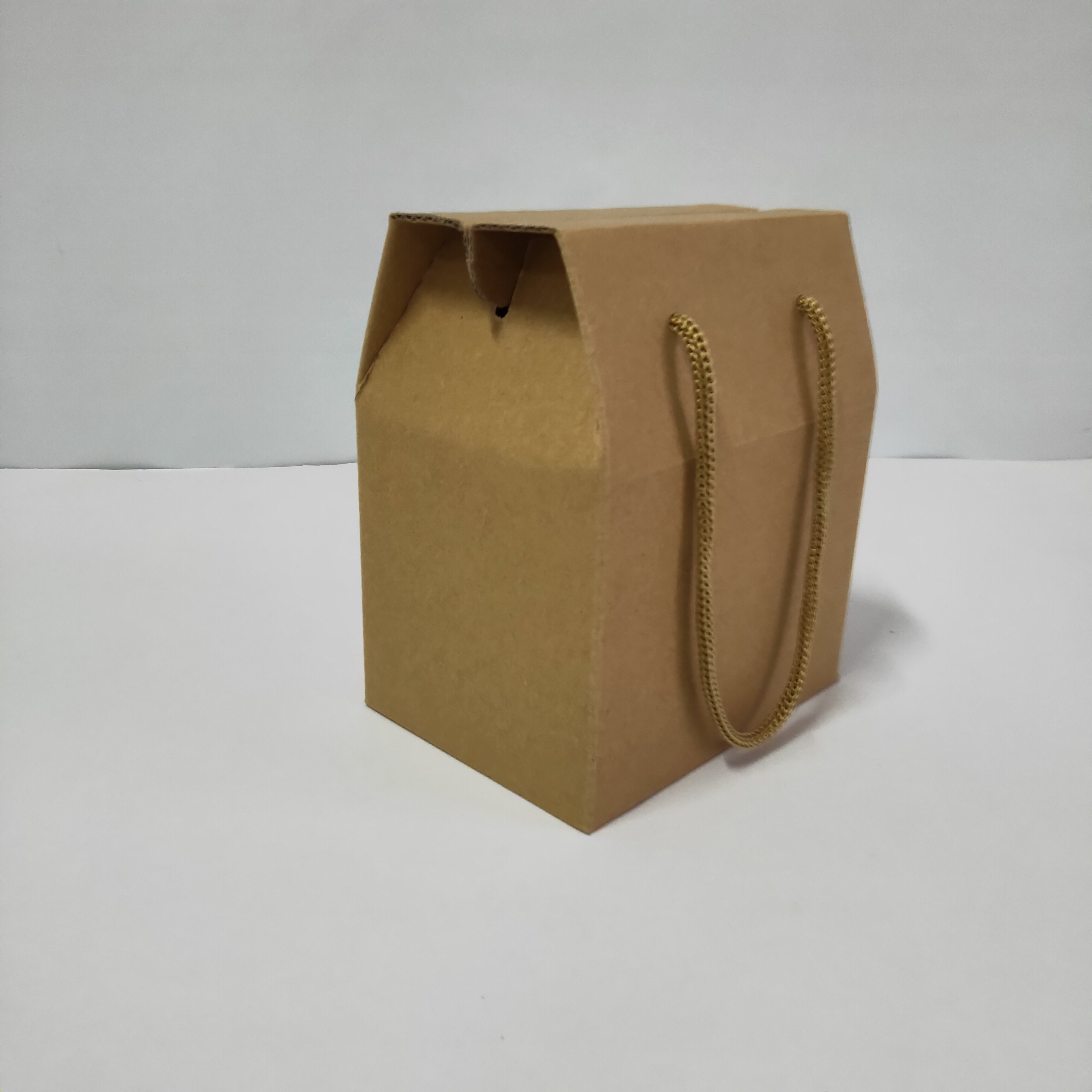 三层手提式瓦楞盒产品图