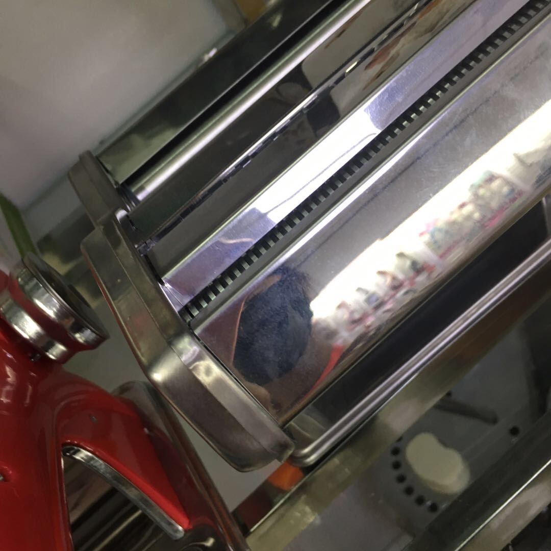 The 201 food-grade stainless steel household small noodle press is only for foreign trade export details Picture