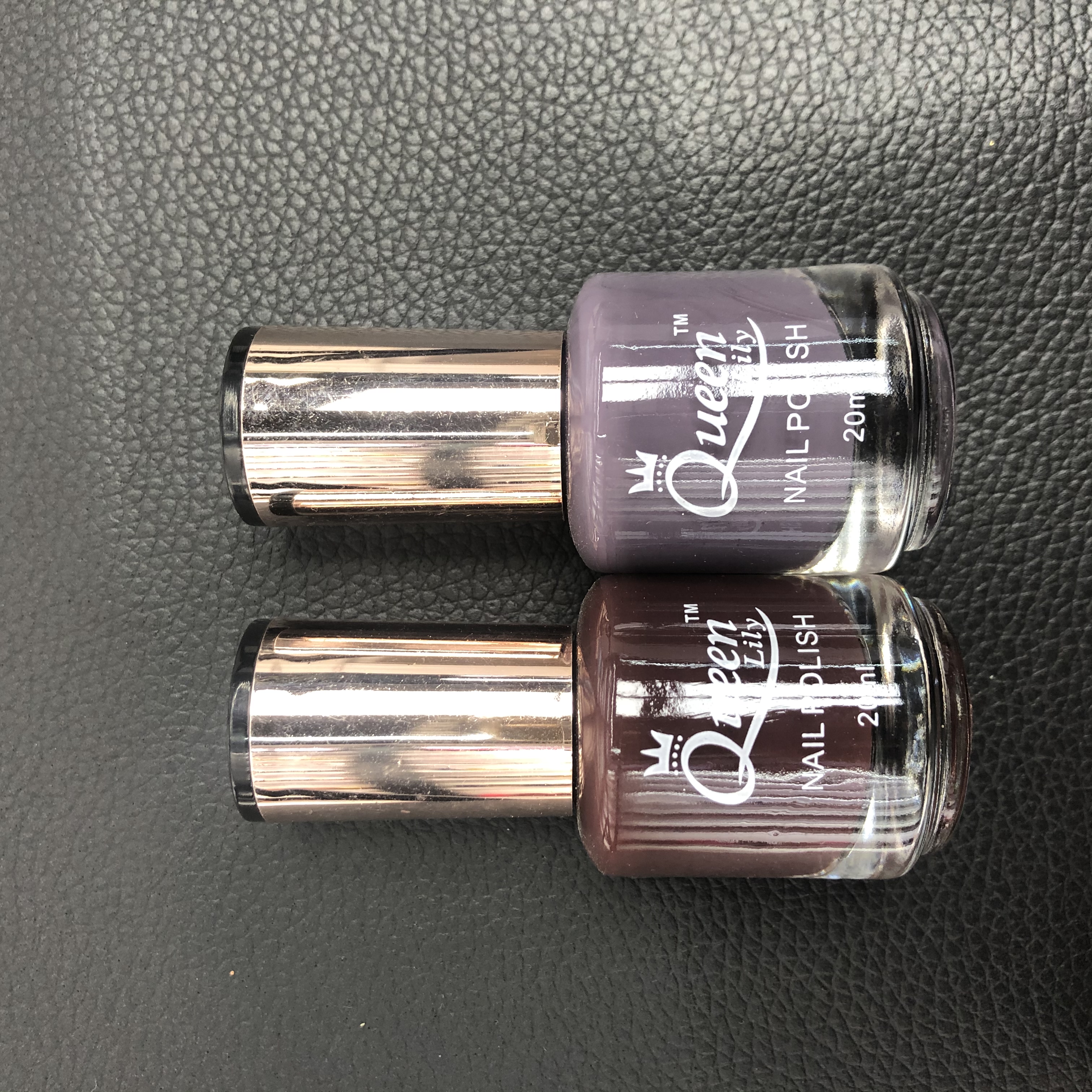 Fashionable colored nail polish comes in a rich variety of colors, allowing you to freely choose and combine them details Picture