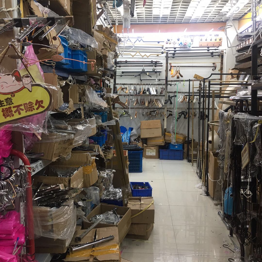 Yiyang, Jiangxi. Model. Clothes hanger. Display stand describe pic - 3