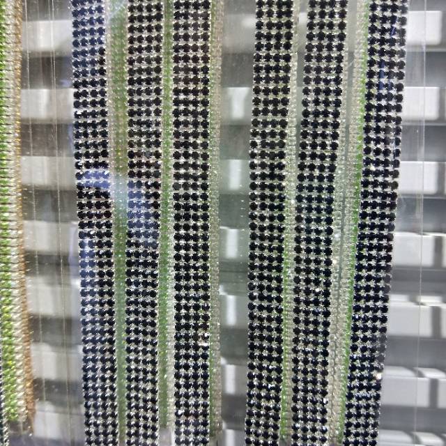 Wholesale factory direct sales of jewelry accessories, including colored rhinestones and copper chains Specification image