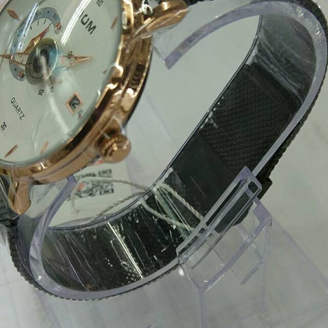 New men's watch for high school students, adult trend, electronic mechanical quartz men's genuine, powerful, waterproof and black technology men's watch details Picture