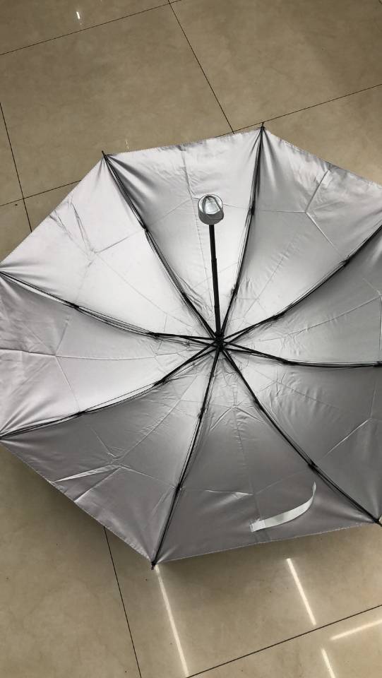 A 30% discount silver plastic ultra-light umbrella details Picture