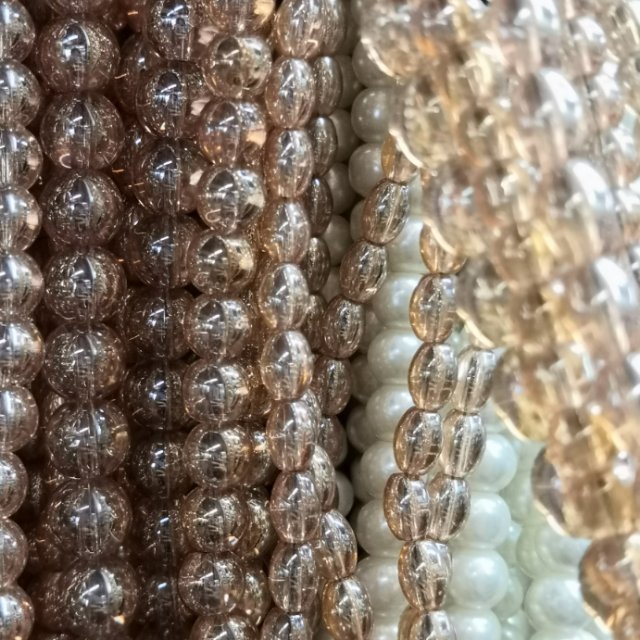 Wholesale of jewelry accessories including bead strings, glass beads, crepe beads and lacquered beads in stock details Picture
