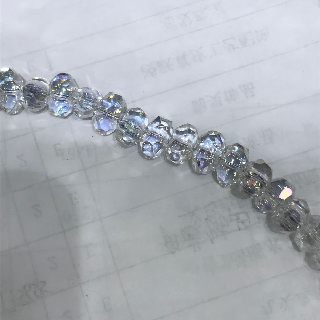 类似葫芦晶莹剔透色泽明亮的水晶细节图