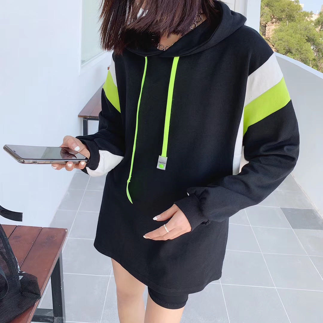 欧洲站潮牌女T桖2020春季新时尚宽松蝙蝠袖连帽卫衣薄款个性拼色细节图