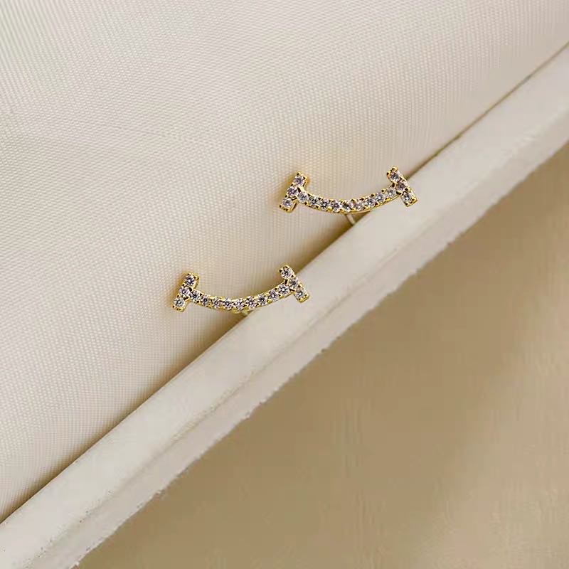 Exquisite Korean retro women's earrings, stud earrings, ear accessories, ear clips, C-shaped Han Han accessories Specification image