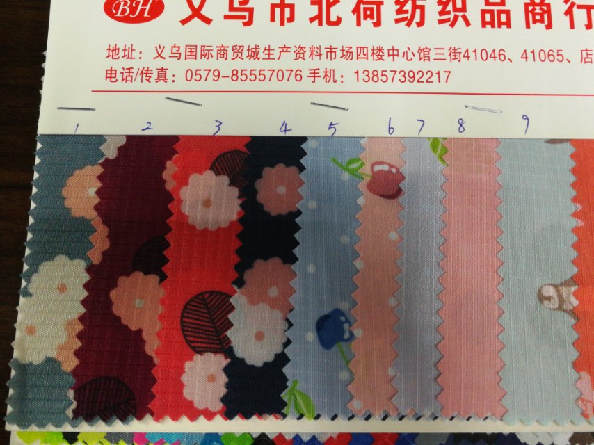 Factory direct sales of the latest checked printed Oxford fabric, with a large stock of high, medium and low-end bag fabrics details Picture