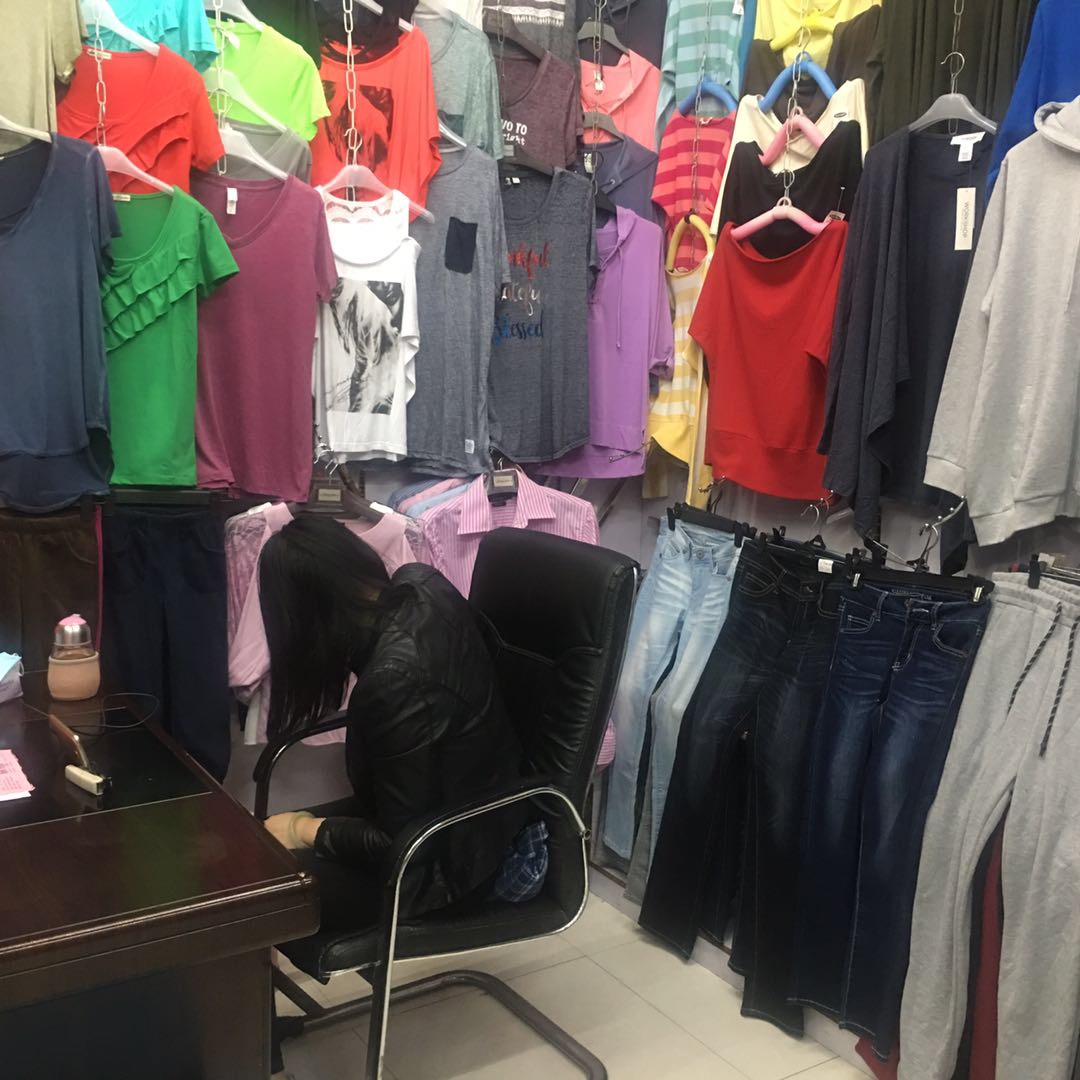 Luo Sino-US foreign trade inventory clothing describe pic - 3