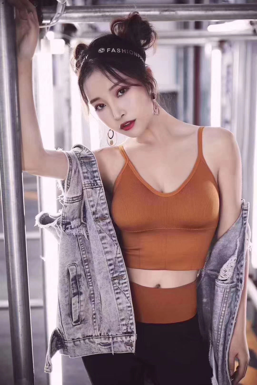 网红吊带背心女自带胸垫打底衫韩版低胸美背内衣