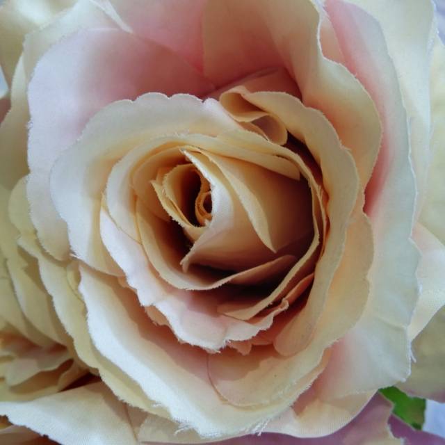 The sunset rose artificial flower garden pvc plastic is pollution-free and has a thick density details Picture