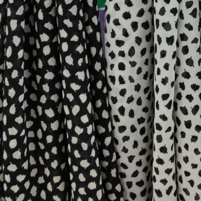 Printed pearl chiffon fabric decorative fabric is available in a variety of colors details Picture