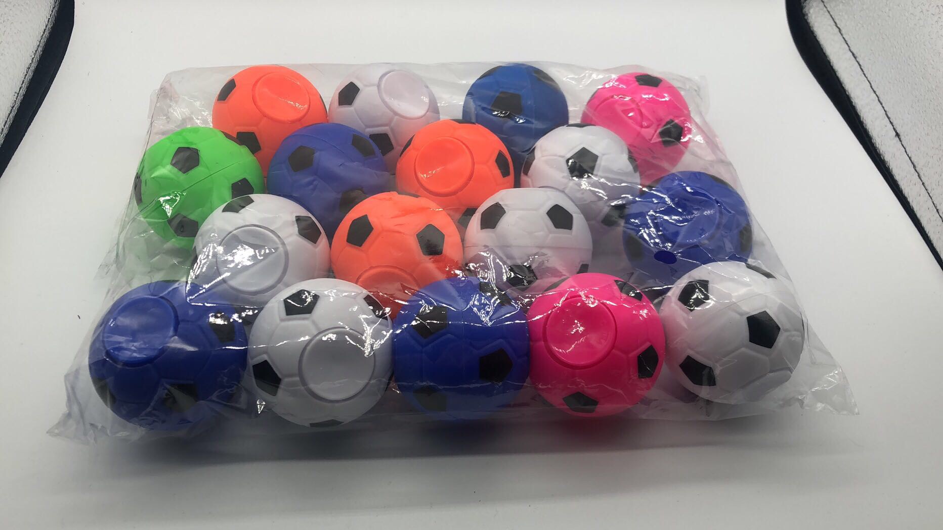 儿童玩具足球指尖脱离旋转时间久多色创意玩具产品图