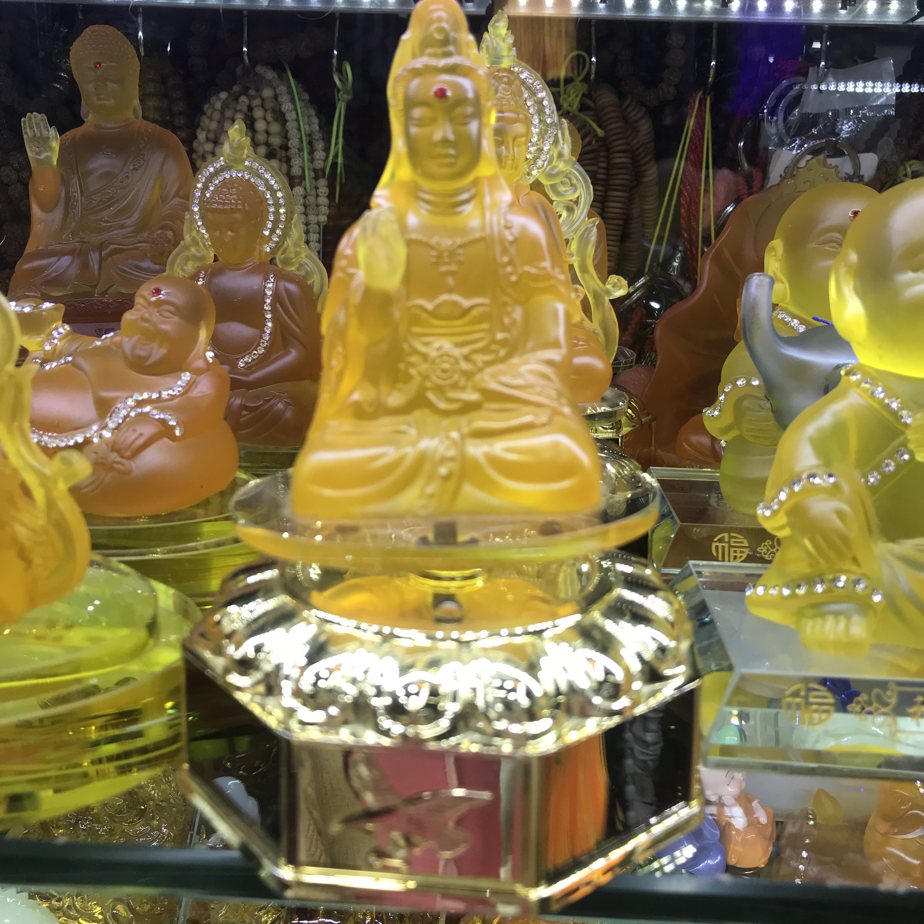 Piezas de coche giratorio solar de dos caras con mil manos kannon bodhisattva con base de resina borrado para coche con asiento de perfume