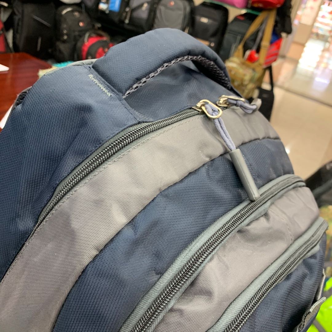 新款书包双肩包背包登山包男士灰色大容量细节图