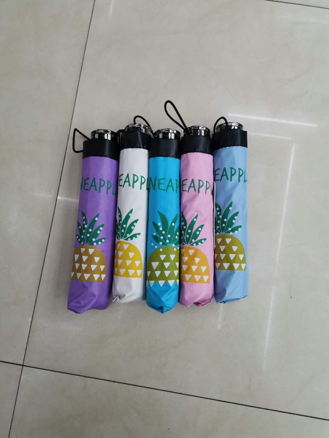 直销批发2019新款时尚三折黑胶晴雨伞现货定制三折伞黑胶晴雨伞