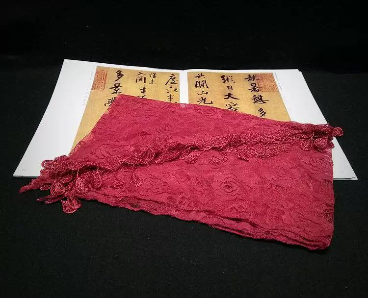 女式三角巾大红色款蕾丝花边三角巾
