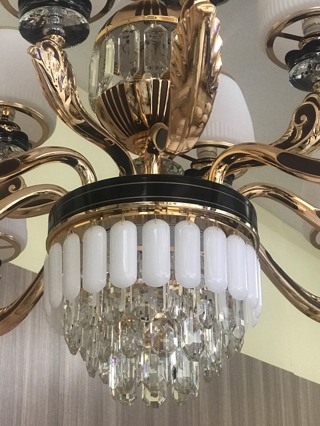 مصابيح الزنك الزجاجية المصنوعة من الكريستال تحت الشعارات الأربعة details Picture