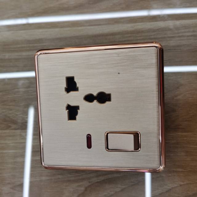 三孔13A通用插座插座面板墙壁插座产品图