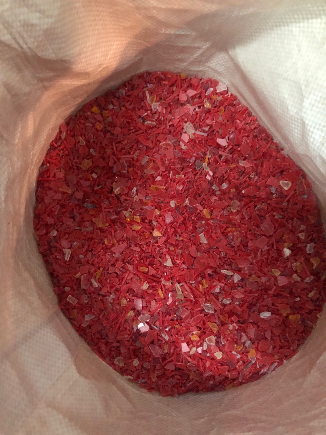 建达塑料厂家直销红色透苯粉碎料（回料）