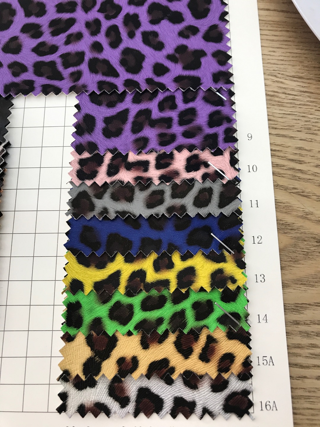Factory direct selling new PU jaguar spot high school low-grade luggage sofa shoe material fabric Specification drawing