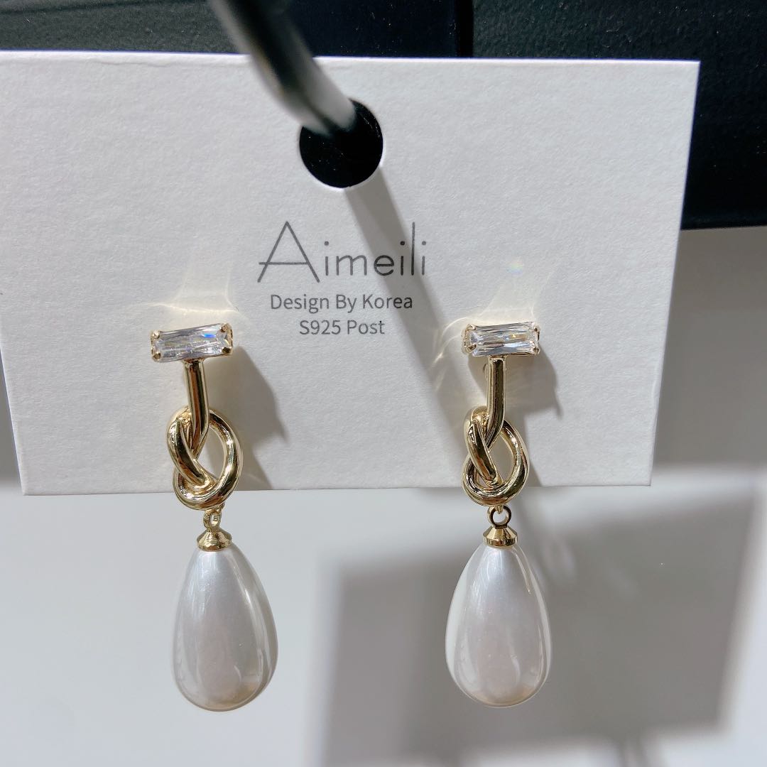 Ins minimalist pearl Cool Breeze 925 silver needle stud color protection allergy - proof knotting earrings thumbnail