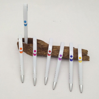Venta directa de fábrica pulsar bolígrafo blanco pen pen grande gancho con puntos