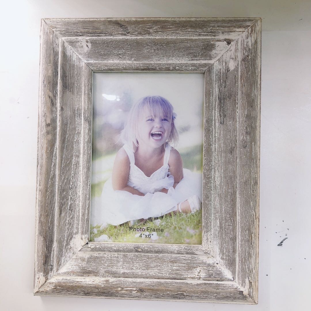 Nostalgic photo frame stands, simple and retro wall-mounted custom picture frames, wholesale of children's and adults' studio photo frames