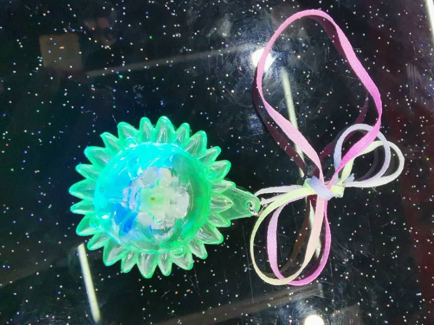 Sun Grandpa shaped electronic flashing and shining pendant, plastic material colored bulb details Picture