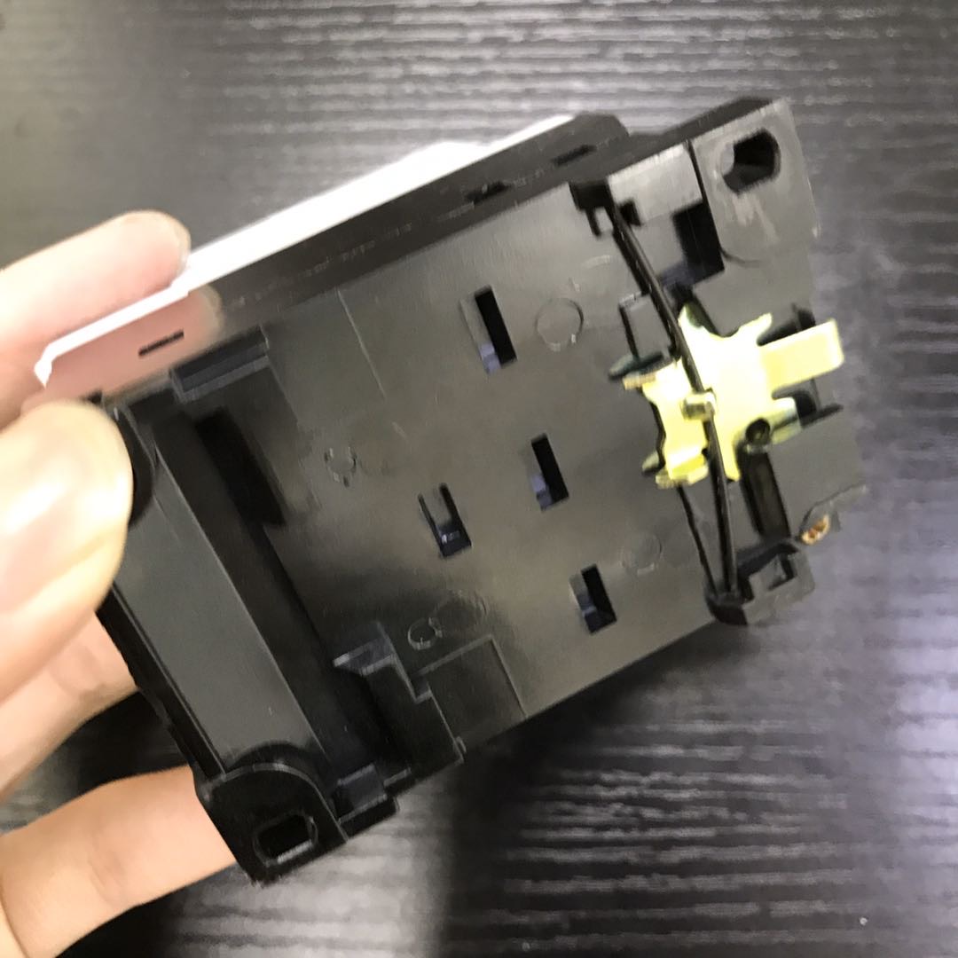 DZ108 series molded case circuit breaker motor protector Specification image