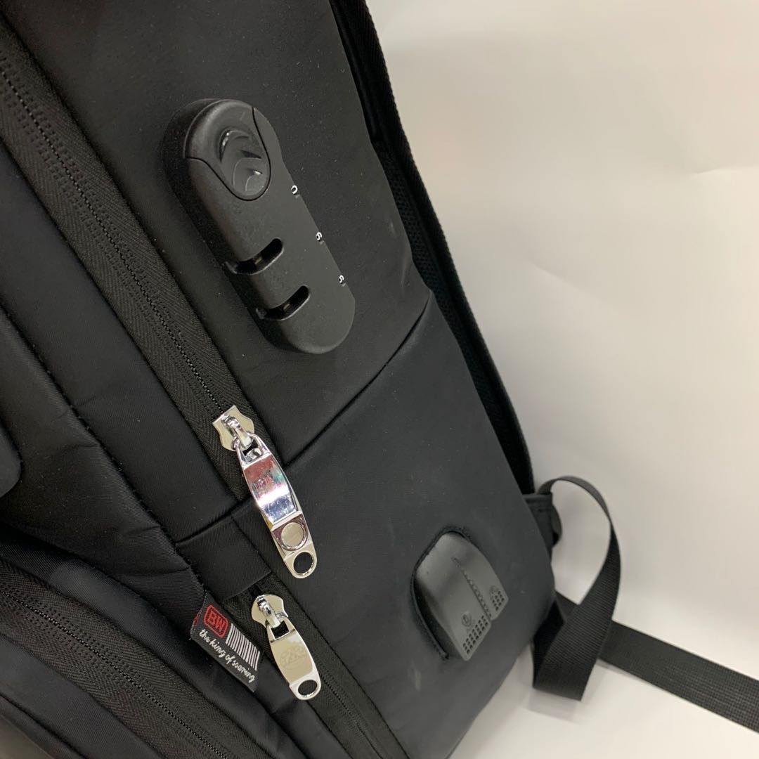 Charging ports for black large-capacity washable nylon backpacks for both men and women details Picture