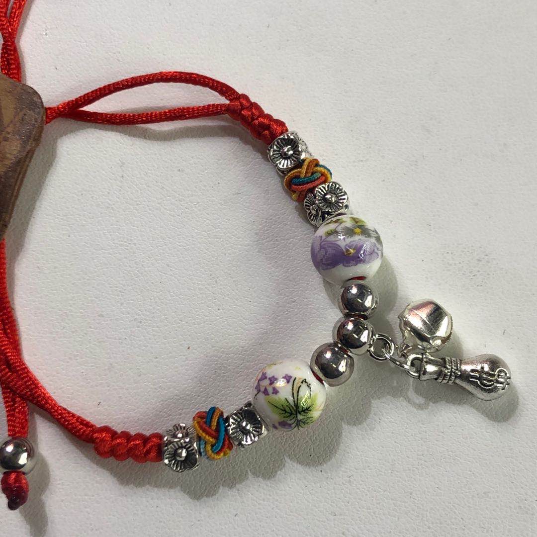 This forest-style fashionable ink-wash printed round bead bracelet is a fresh and elegant, sweet and versatile accessory details Picture