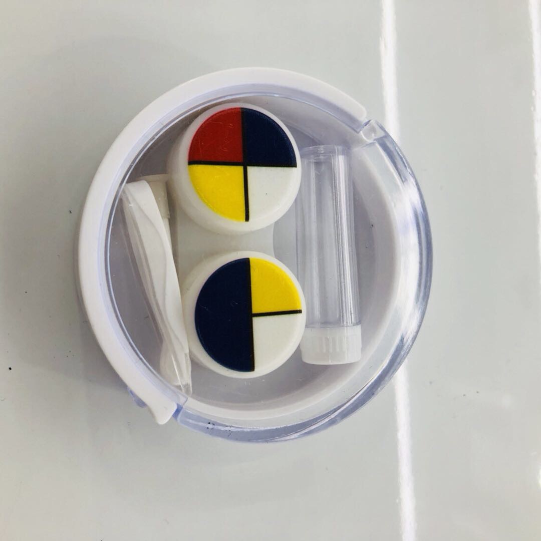The contact lens case is a fashionable, beautiful, simple and portable storage and care box for colored contact lenses