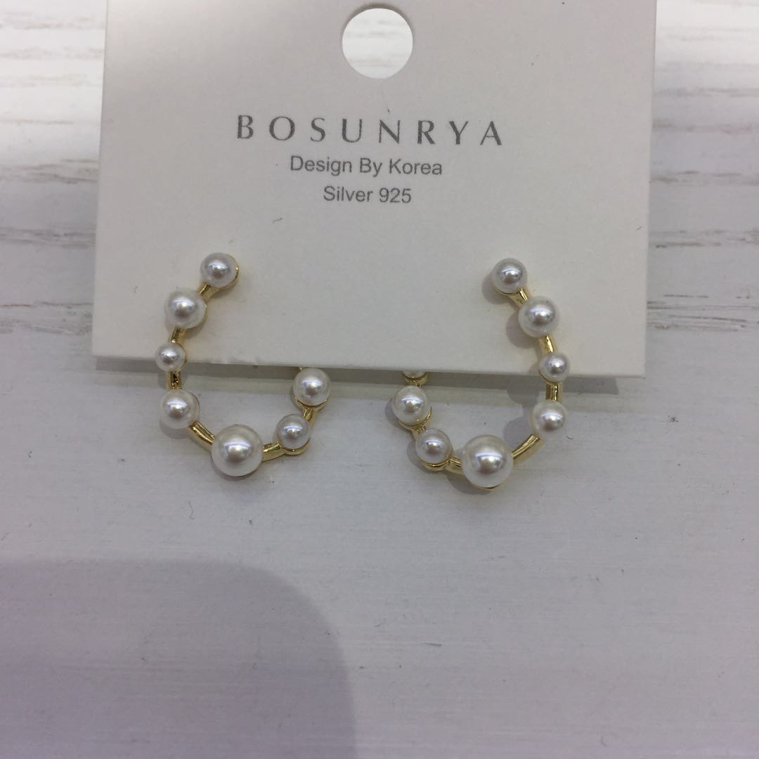 New women's accessory: pearl-decorated brass silver needle open craftsmanship earrings