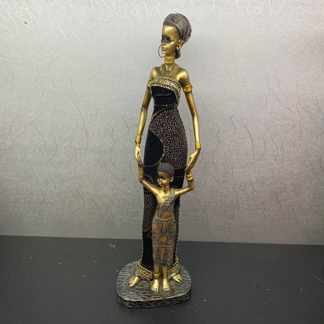 女人与小孩戏耍图非洲黑人工艺品树脂摆件欧式礼品树脂现代家居摆设装饰品礼物装饰品