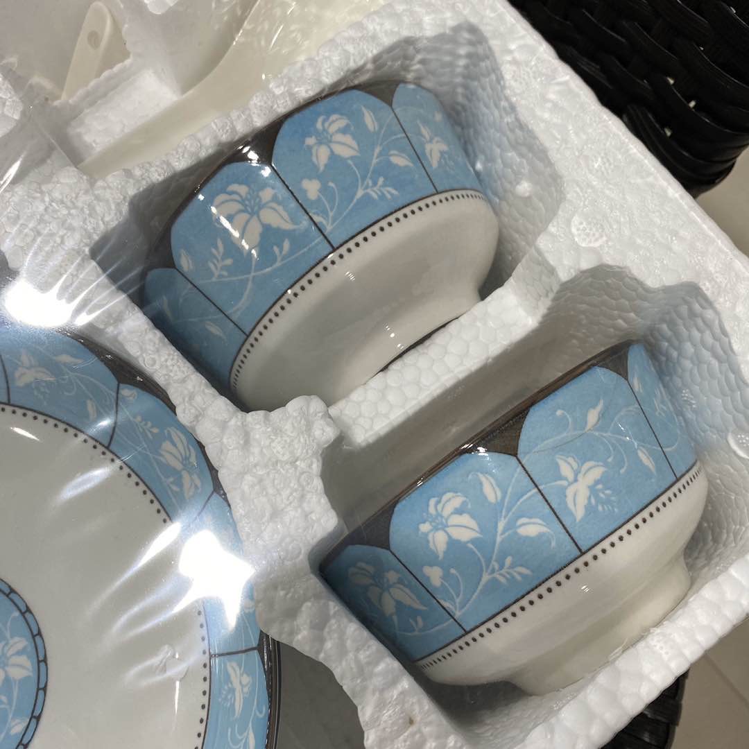 陶瓷餐具青花色细节图