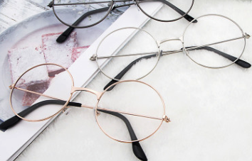 Bare-faced soft girl, thin-framed dressing glasses, retro trend, artistic style, flat glasses, round myopia glasses