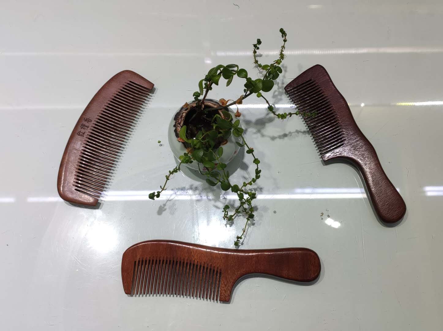 Process Details of Red Sandalwood Comb