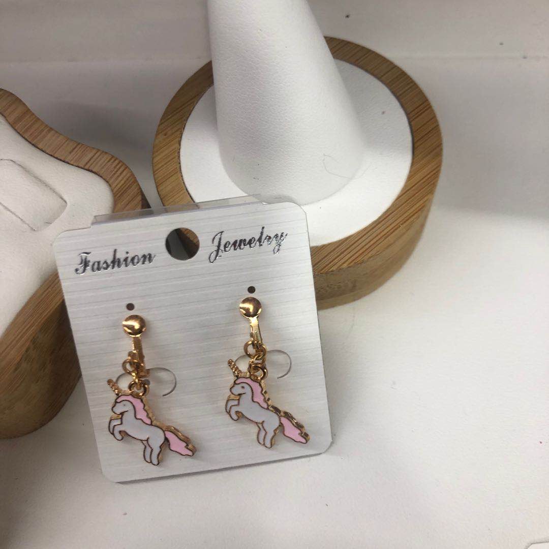 Cute and simple butterfly flower earrings and earrings from Dongdaemun, South Korea. Pink and girlish, versatile earrings details Picture