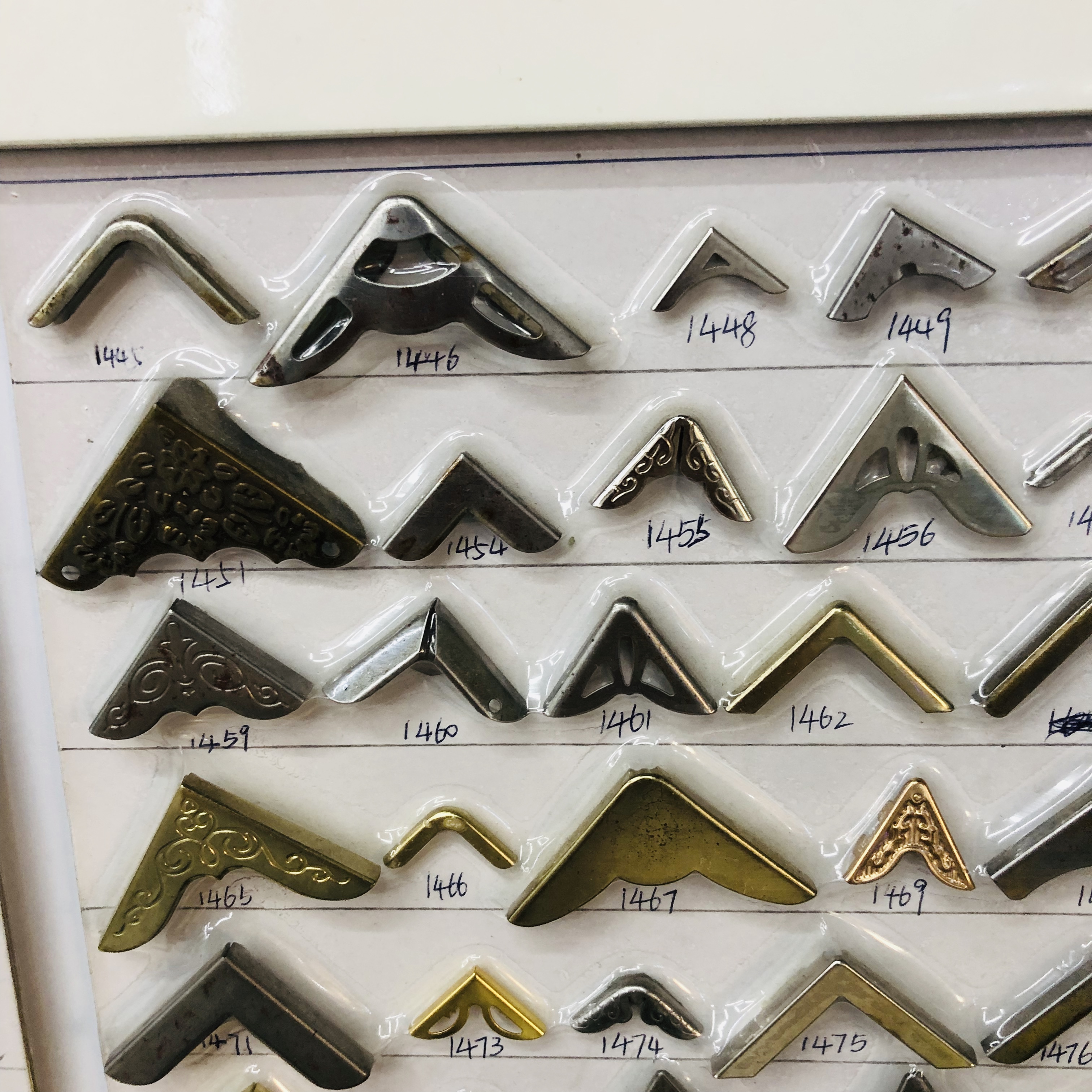 Factory direct sales of various clothing accessories and accessories, such as four-pronged beads, impact nails, drills, octagonal drills, cap nails, etc. Customized according to samples details Picture