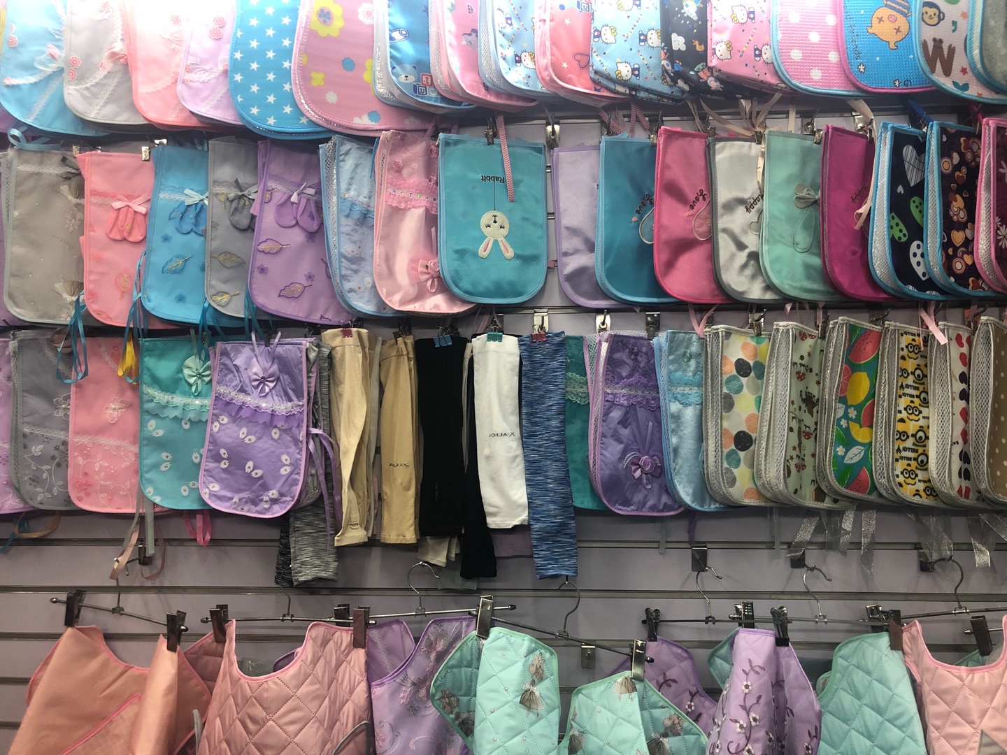 Huashan Glove Shop describe pic - 3